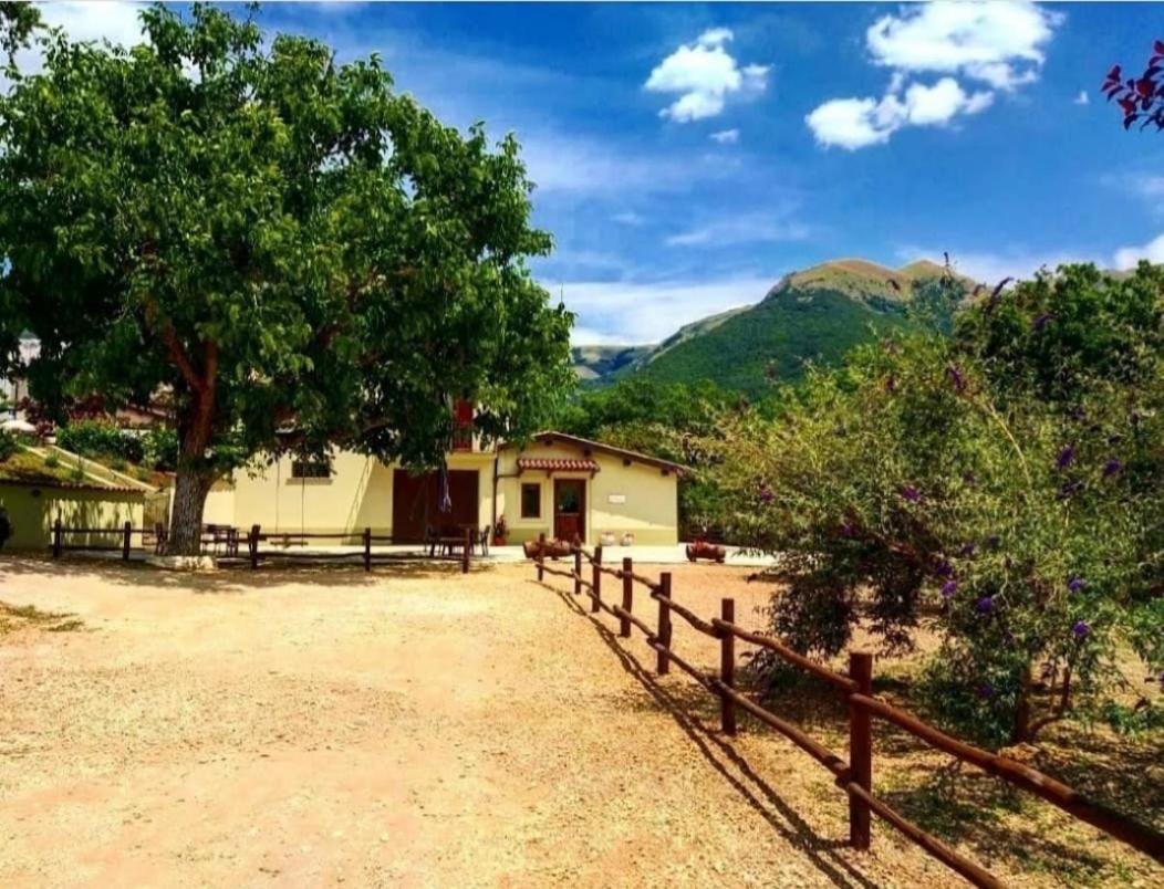 B&B Fonte Vena Norcia Bagian luar foto